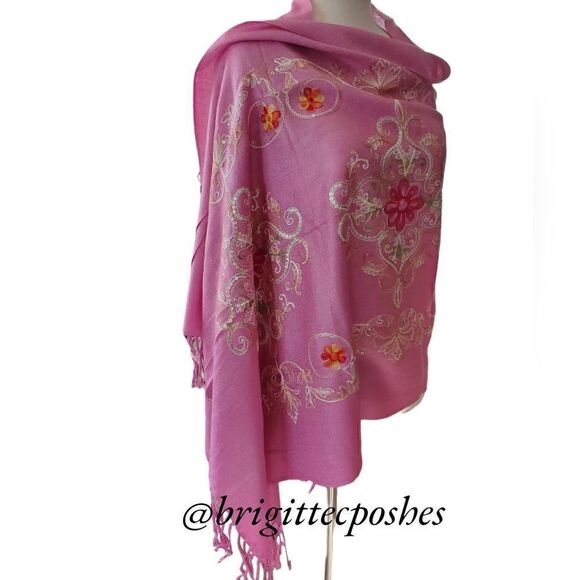HANDMADE Embroidered Sequined Designed Lavender Shawl - Picture 4 of 13